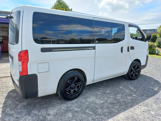 NISSAN NV350 / CARAVAN Nissan NV350 Caravan on 17