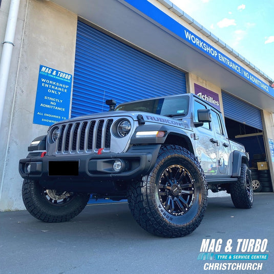 JEEP GLADIATOR Jeep Gladiator on 17 inch ROH Vapour