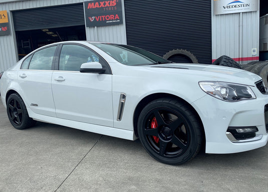 HOLDEN COMMODORE VE-VF Holden Commodore VF Redline on BGW R5