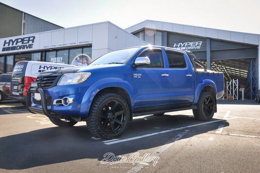 TOYOTA HILUX 4WD (6 STUD) Toyota Hilux on BGW Vader w AMP AT