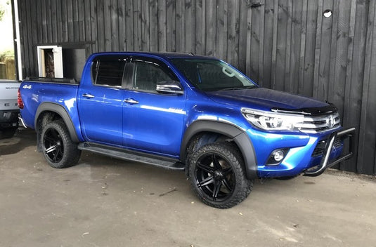TOYOTA HILUX 4WD (6 STUD) Toyota Hilux SR5 on BGW Tempest with AMP A/T