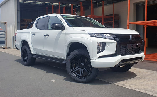 MITSUBISHI TRITON Mitsubishi Triton Flared on BGW Tempest