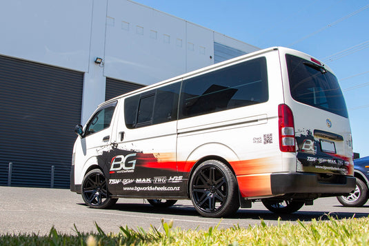 TOYOTA HIACE VAN Toyota Hiace on BGW Capone