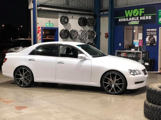 TOYOTA MARK X Toyota Mark X on BGW Compton