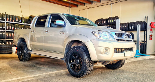 TOYOTA HILUX 4WD (6 STUD) Toyota Hilux SR5 (2010) on BGW Primal