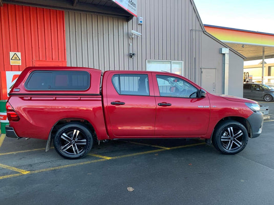 TOYOTA HILUX 2WD (5 STUD) Toyota Hilux 2WD (2022) on 17