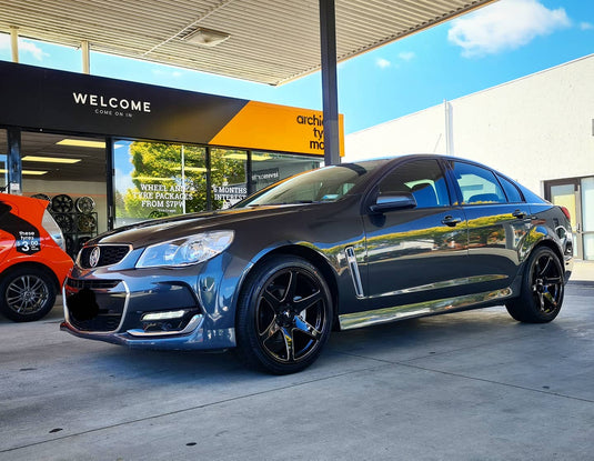 HOLDEN COMMODORE VE-VF Holden Commodore VF2 on BGW Cartel