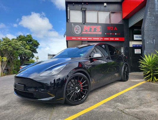 TESLA MODEL Y Tesla Model Y (2022) on 22 inch Touren TR92