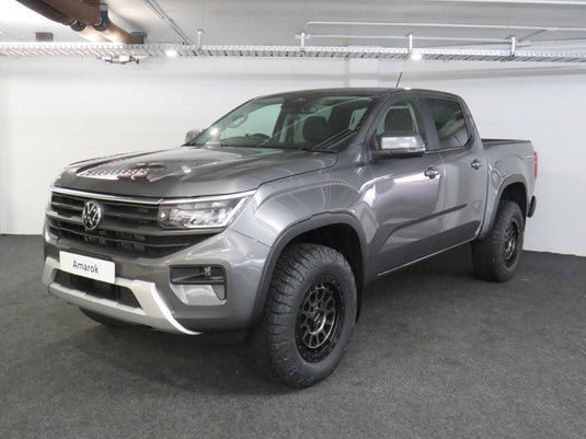 VOLKSWAGEN AMAROK VW Amarok on ROH Assault
