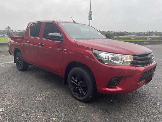 TOYOTA HILUX 2WD (5 STUD) Toyota Hilux WorkMate (2022) on 17