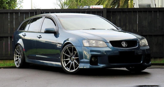 HOLDEN COMMODORE VE-VF Holden Commodore VE on BGW Circuit