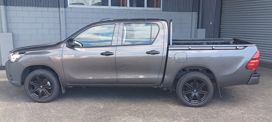 TOYOTA HILUX 2WD (5 STUD) Toyota Hilux 2WD (2022) on 18