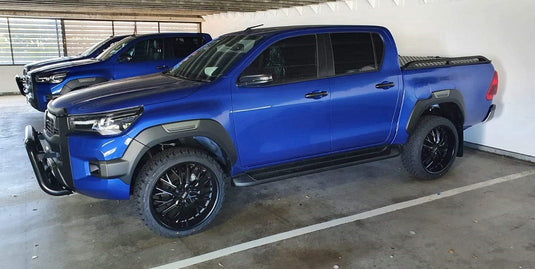 TOYOTA HILUX 4WD (6 STUD) Toyota Hilux SR5 (2022) on 22