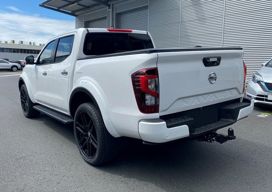 NISSAN NAVARA Nissan Navara STX (2022) on 22x9.5