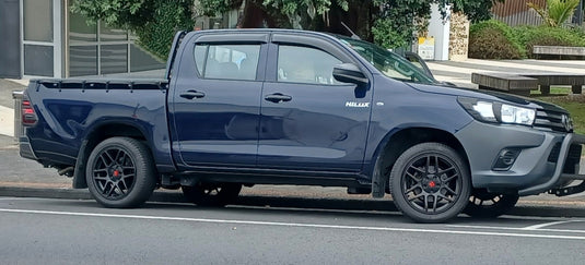 TOYOTA HILUX 2WD (5 STUD) Toyota Hilux 2WD workmate on Touren TR74