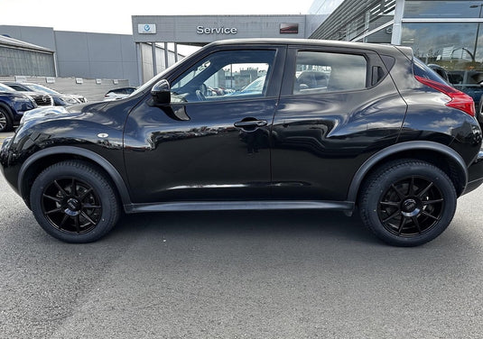 NISSAN JUKE Nissan Juke (2012) on 17