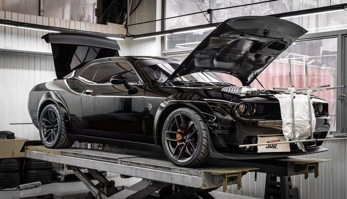 Dodge Challenger SRT Hellcat on Landsail Apex King AK01