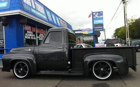 Ford F-100 (1955) on Ridler R695