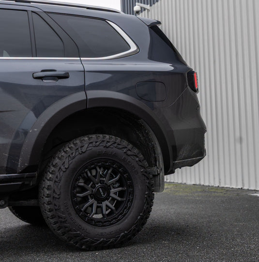 ROH Raid Gunmetal alloy wheel with all-terrain tyre — rear wheel arch close-up on 2025 Ford Everest