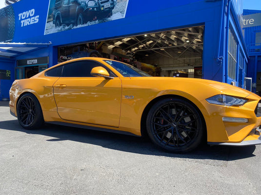 Ford Mustang on ROH RF4