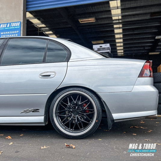 Holden Commodore VZ on Covert CV7