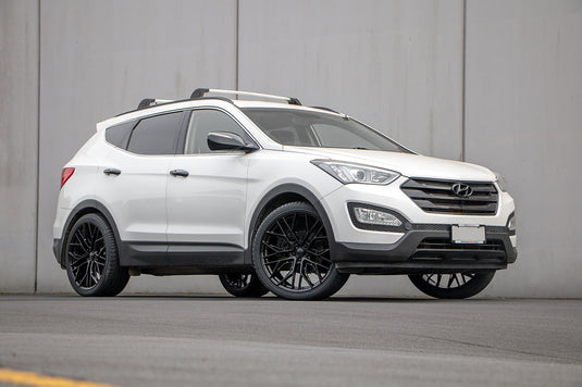 Hyundai Santa Fe (2013) on BGW Modena