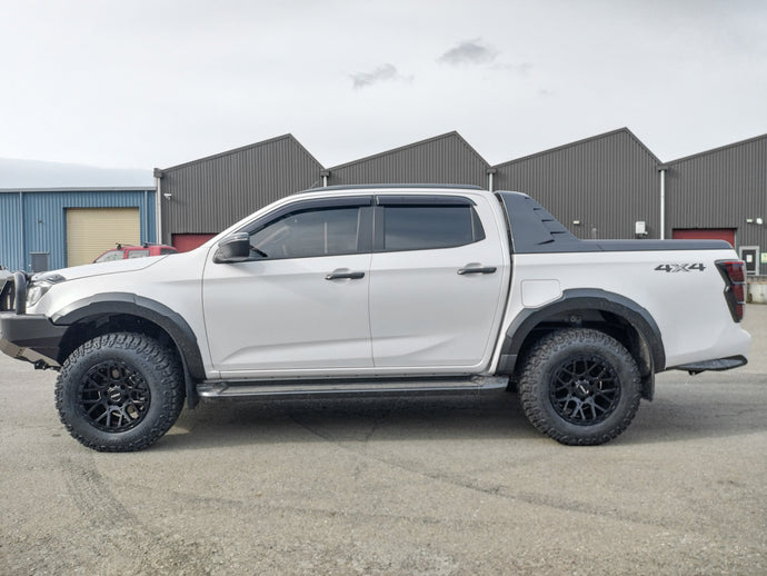 Isuzu D-Max (2025) on ROH Crawler
