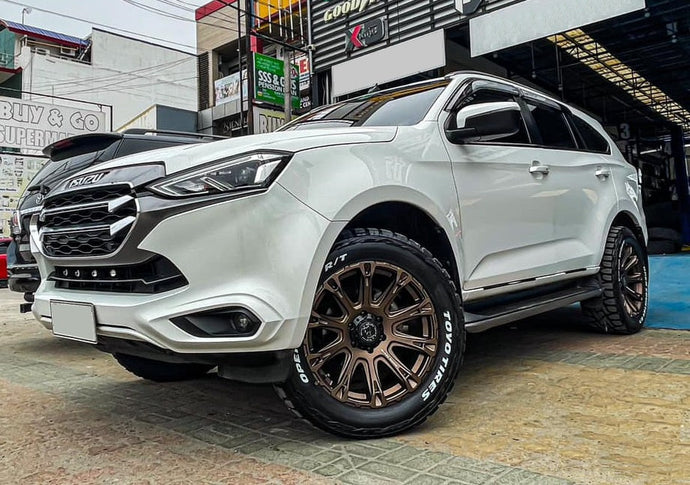 Isuzu MU-X on Black Rhino Diamondback