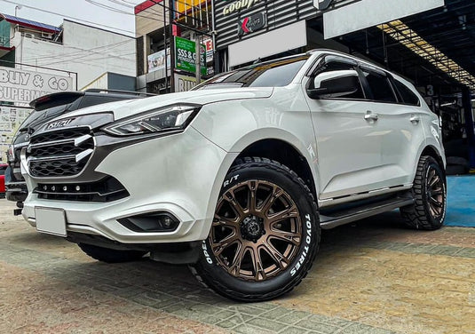 Isuzu MU-X on Black Rhino Diamondback