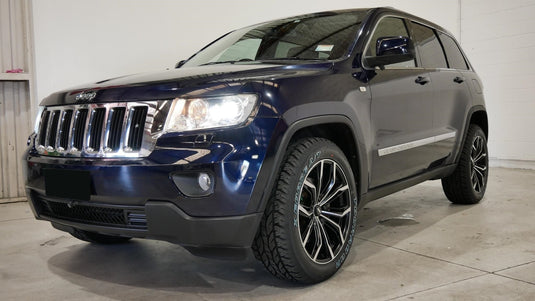 JEEP GRAND CHEROKEE Jeep Grand Cherokee on BGW Black Widow & Touradors