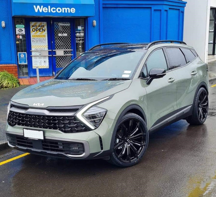 Kia Sportage (2022) on Black Widow