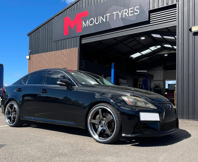 Lexus IS350 (2009) on BGW Laguna