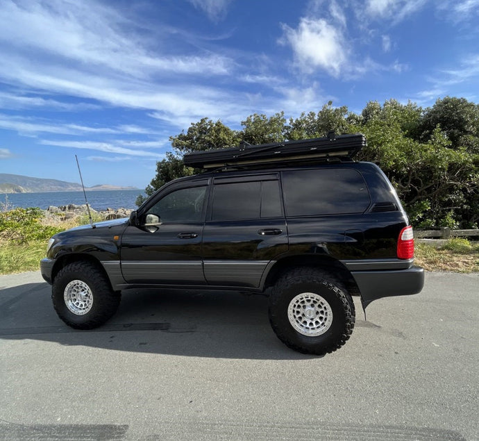 Lexus LX470 (2004) on ROH Assault