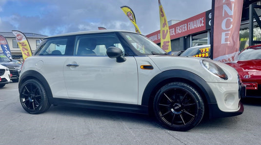 Mini Cooper (2014) on BGW Tech-9