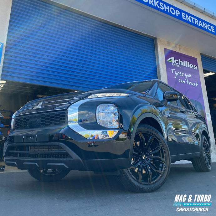 Mitsubishi Outlander (2022) on BGW Black Widow