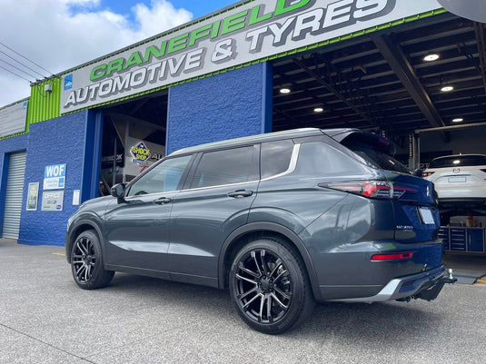 Mitsubishi Outlander (2025) on Covert RV4