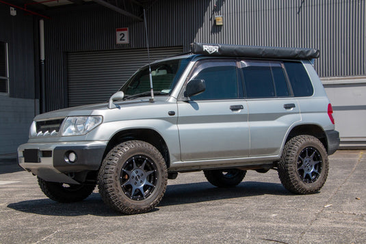 Mitsubishi Pajero (2000) on ROH Trophy