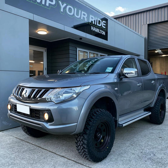Mitsubishi Triton (2017) on ROH Blak Trak