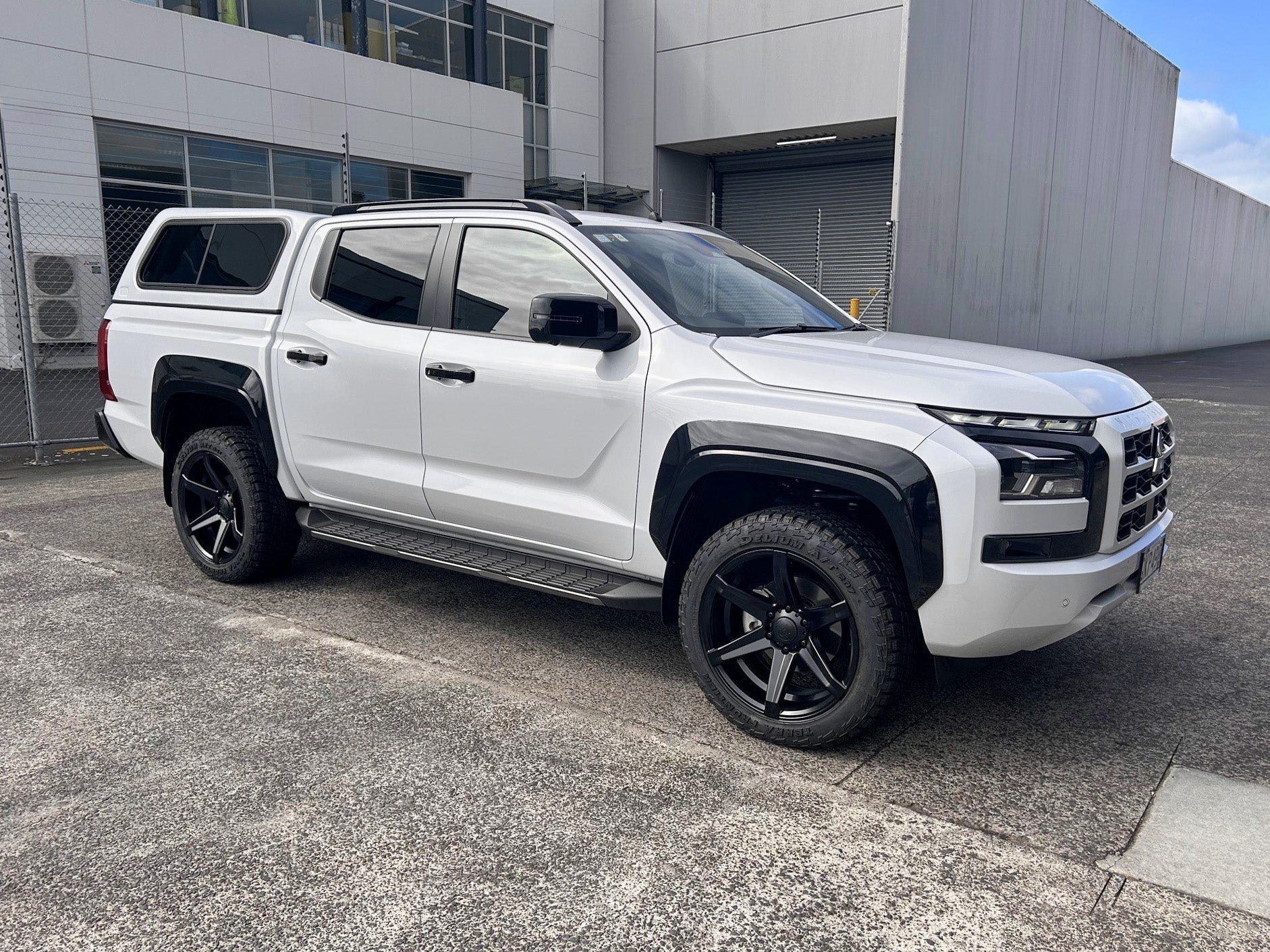 Mitsubishi Triton (2024) on Covert RV2 – BG Marketing