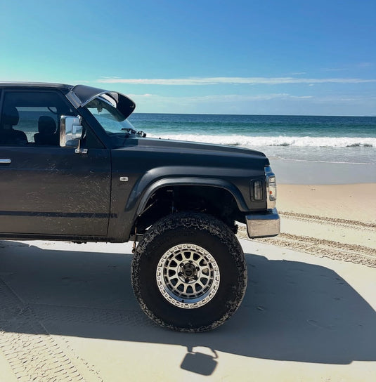 Nissan Patrol Y60/GQ (1995) on ROH Assault