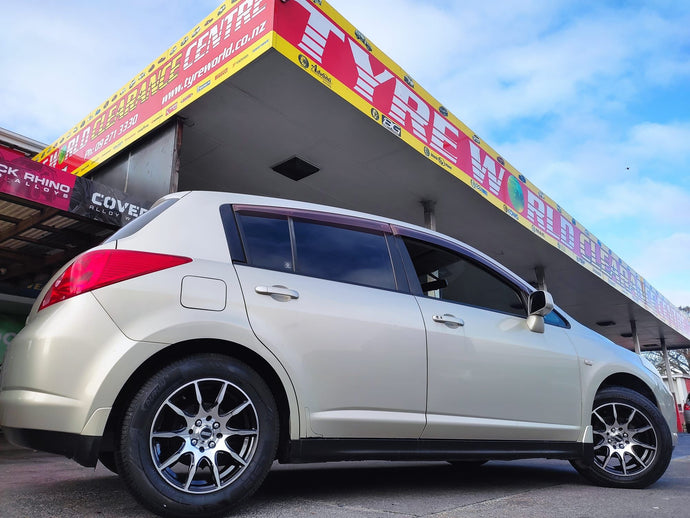 Nissan Tiida on BGW Ratchet