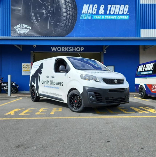 Peugeot Expert (2020) on Touren TR74