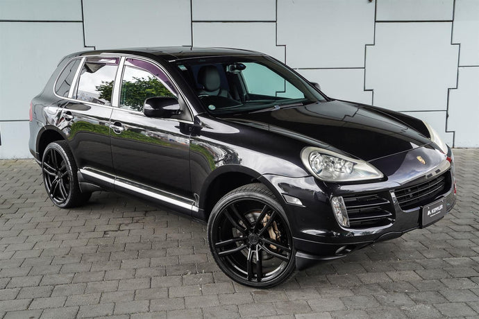 Porsche Cayenne (2007) on Covert CV3