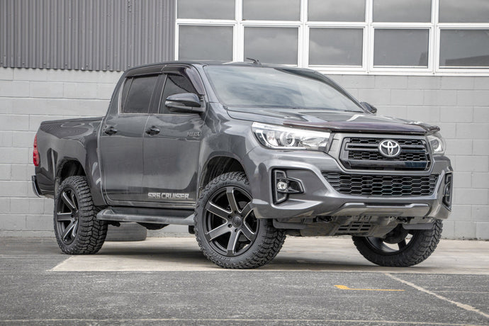 Toyota Hilux SR5 (2019) on Covert RV6
