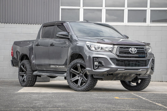 Toyota Hilux SR5 (2019) on Covert RV6