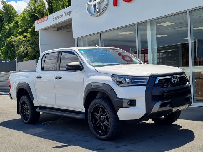 Toyota Hilux SR5 Cruiser (2021) on BGW Conquest