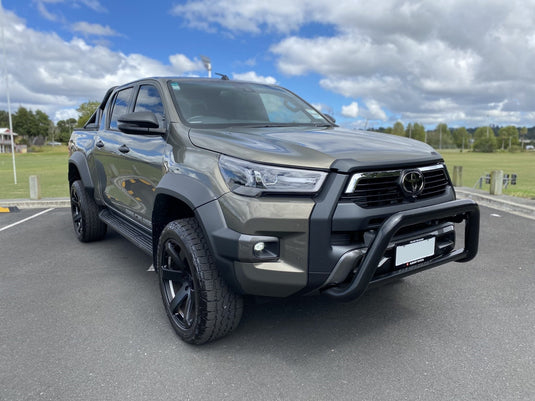 Toyota Hilux SR5 Cruiser (2024) on Covert RV6