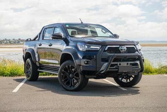 Toyota Hilux SR Cruiser (2025) on COVERT RV4