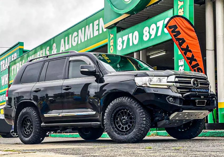Toyota Land Cruiser 200 Series on ROH Assault – BG Marketing