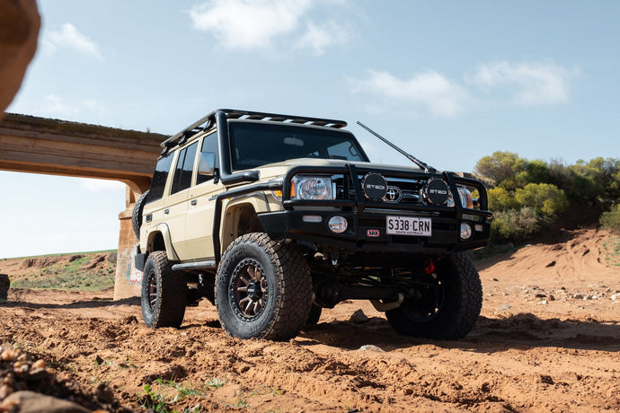 Toyota Land Cruiser 76 Series on ROH Raid 5